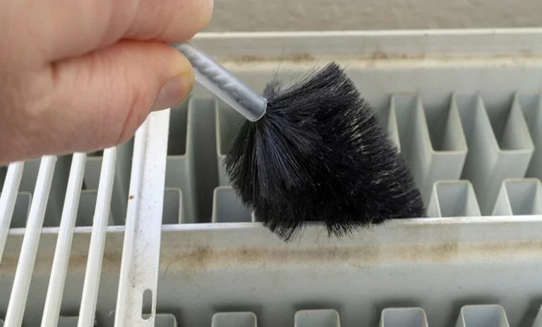 تمیز کردن پشت رادیاتور و پره های گرمایشی